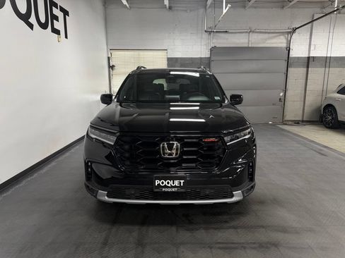 Used 2025 Honda Pilot TrailSport image 3