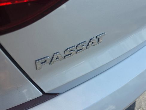 Used 2019 Volkswagen Passat 2.0T Wolfsburg w/ Wheels & Sunroof Package image 5