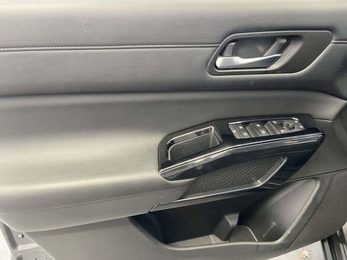 Used 2022 Nissan Pathfinder SV image 17