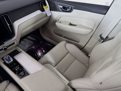 New 2026 Volvo XC60 T8 Ultra w/ Protection Package Premier image 24