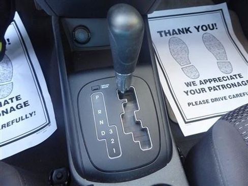 Used 2010 Hyundai Elantra GLS FWD image 11