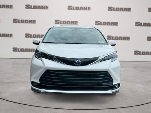 Used 2025 Toyota Sienna XLE w/ XLE Plus Package AWD/4WD image 8