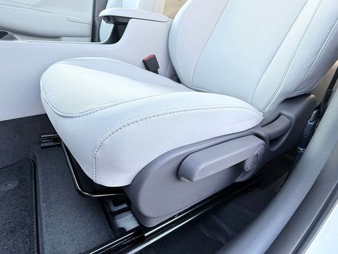 New 2026 Hyundai Kona SE image 24