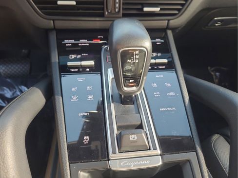 Used 2020 Porsche Cayenne image 17