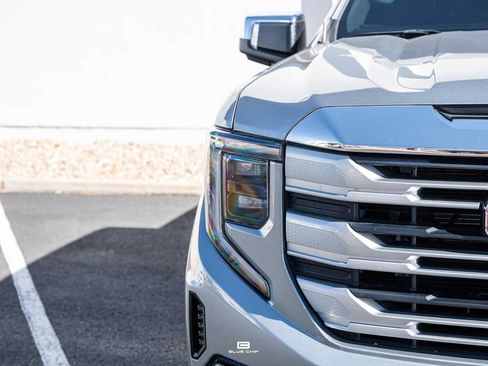 Used 2025 GMC Sierra 1500 SLE w/ X31 Off-Road Package AWD/4WD image 17