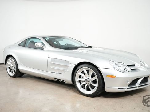 Used 2005 Mercedes-Benz SLR image 2