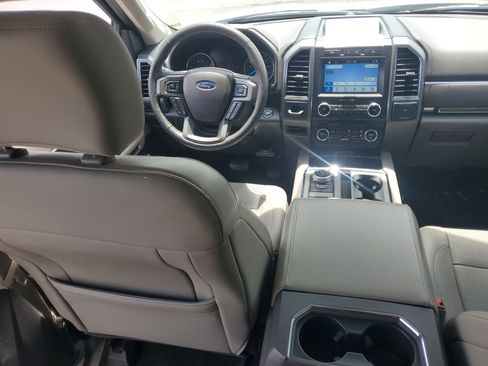 Used 2018 Ford Expedition XLT w/ Equipment Group 202A RWD image 17
