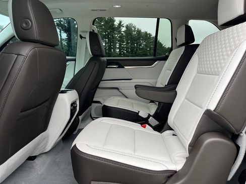Used 2025 GMC Acadia Denali w/ Super Cruise Package AWD/4WD image 24