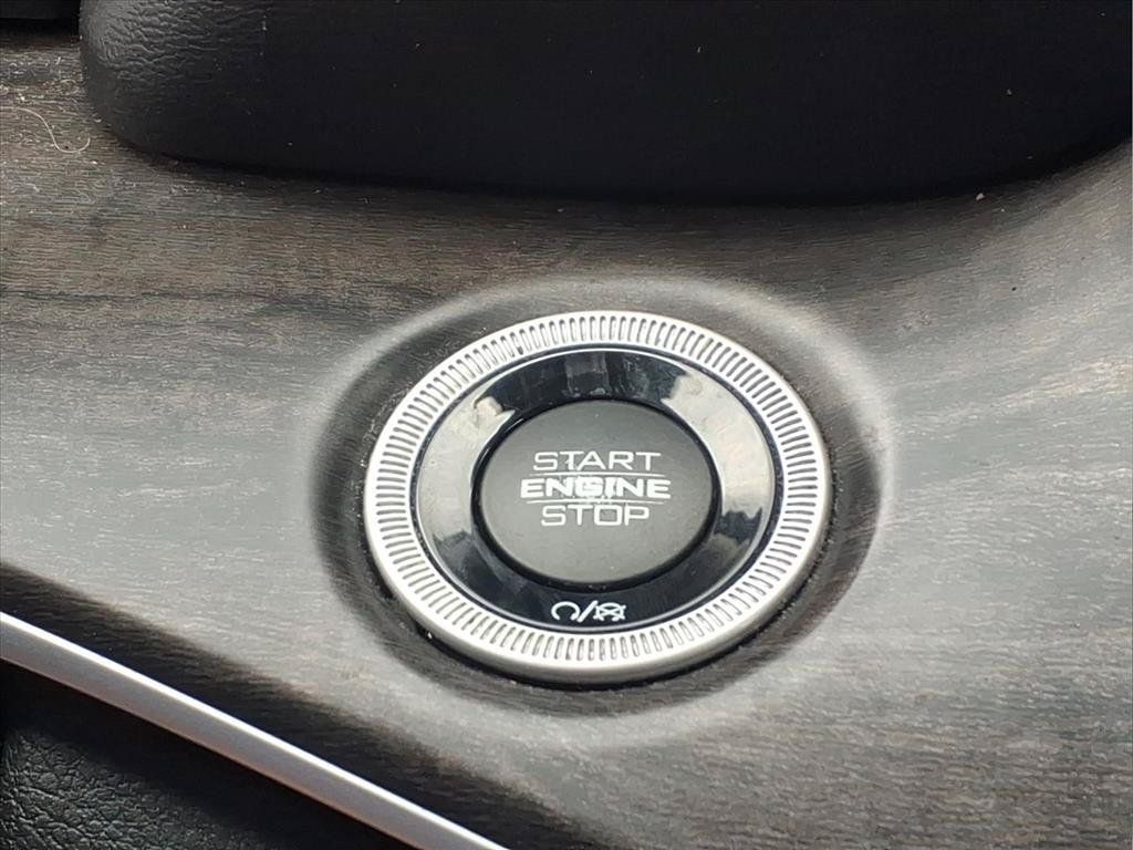 Used 2023 Jeep Grand Cherokee Limited AWD/4WD image 10