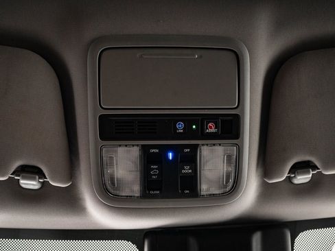 Used 2018 Honda Odyssey Elite image 40