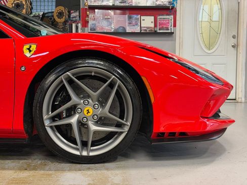 Used 2020 Ferrari F8 Tributo RWD image 14