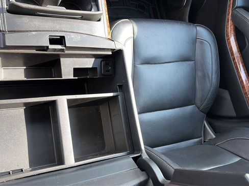 Used 2019 Chevrolet Suburban Premier AWD/4WD image 26