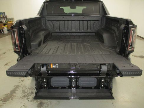 New 2026 GMC Hummer EV 2X w/ LPO, Dark Essentials Package image 6