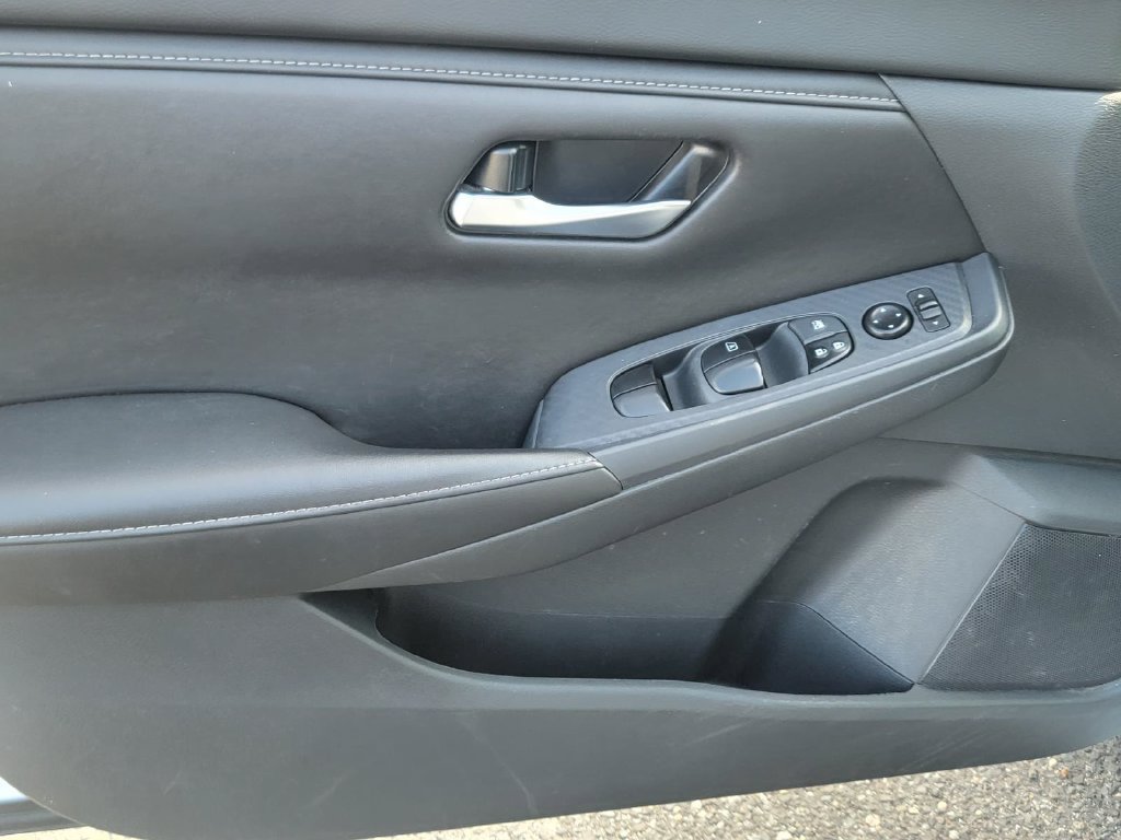 Used 2024 Nissan Sentra SV FWD image 12