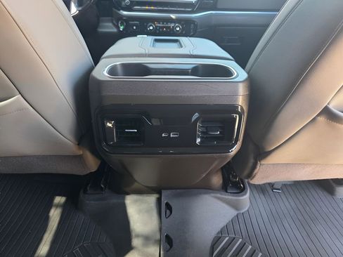 Used 2022 Chevrolet Silverado 1500 LT w/ Z71 Off-Road Package image 10