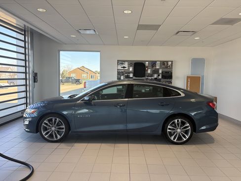 Used 2024 Chevrolet Malibu LT image 2