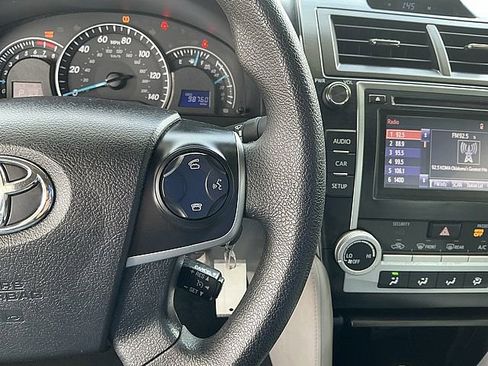 Used 2014 Toyota Camry LE image 17