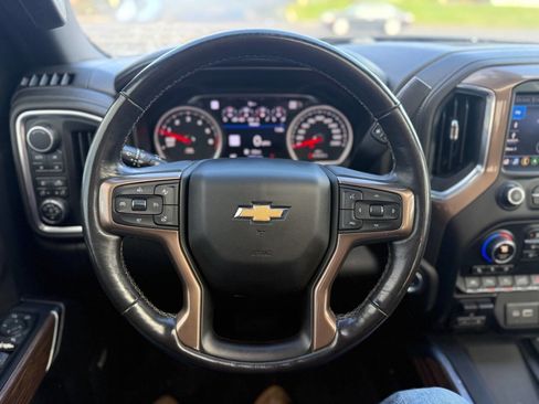 Used 2019 Chevrolet Silverado 1500 High Country image 3