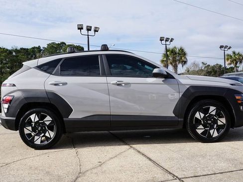 Used 2025 Hyundai Kona SEL image 3