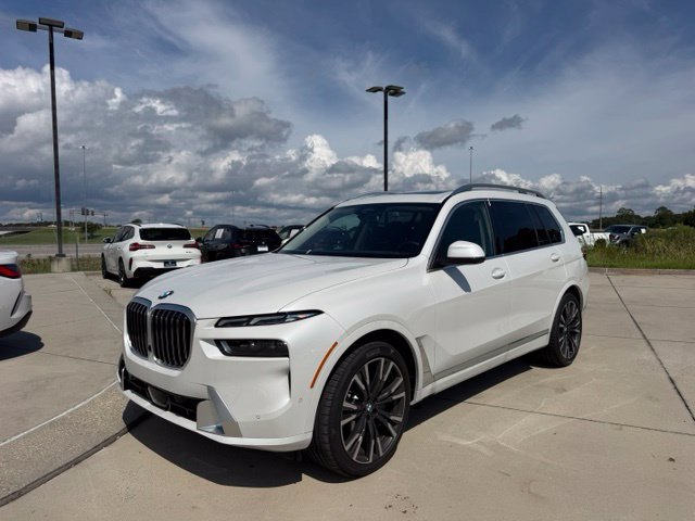 Used 2027 BMW X7 xDrive40i w/ Premium Package AWD/4WD image 1