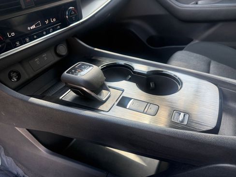 Used 2025 Nissan Rogue SV image 39