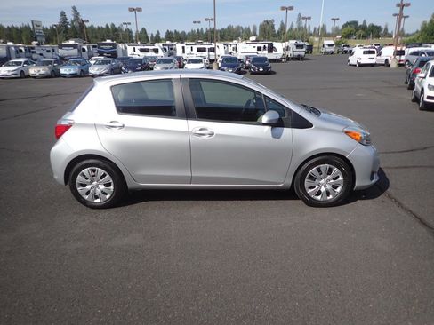 Used 2012 Toyota Yaris LE FWD image 6