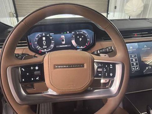 Certified 2025 Land Rover Range Rover SE AWD/4WD image 31