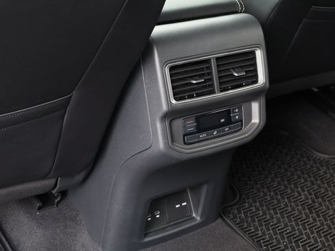 Used 2024 Volkswagen Atlas SE FWD image 21