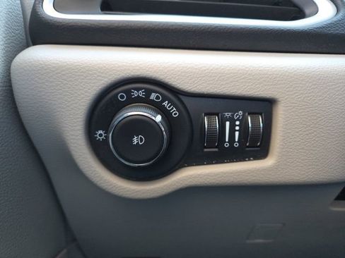 Used 2024 Chrysler Pacifica Touring-L image 53