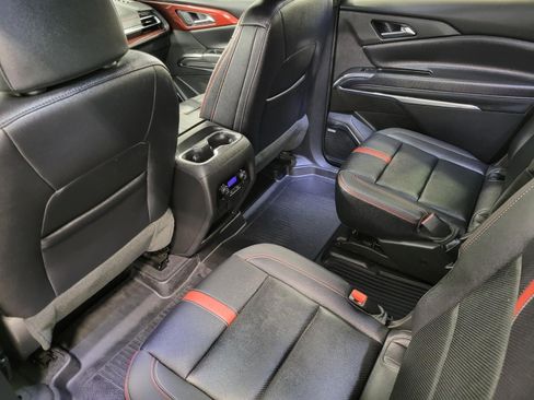 Certified 2025 Chevrolet Traverse RS w/ LPO, Floor Liner Package AWD/4WD image 50