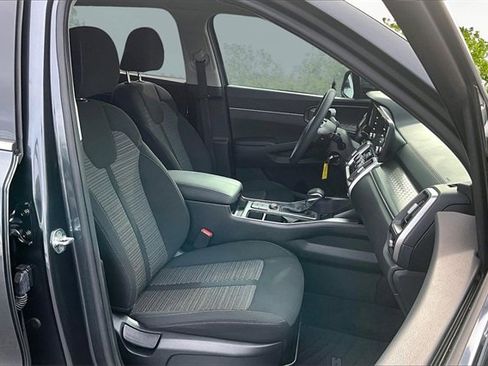 Used 2023 Kia Sorento LX image 7