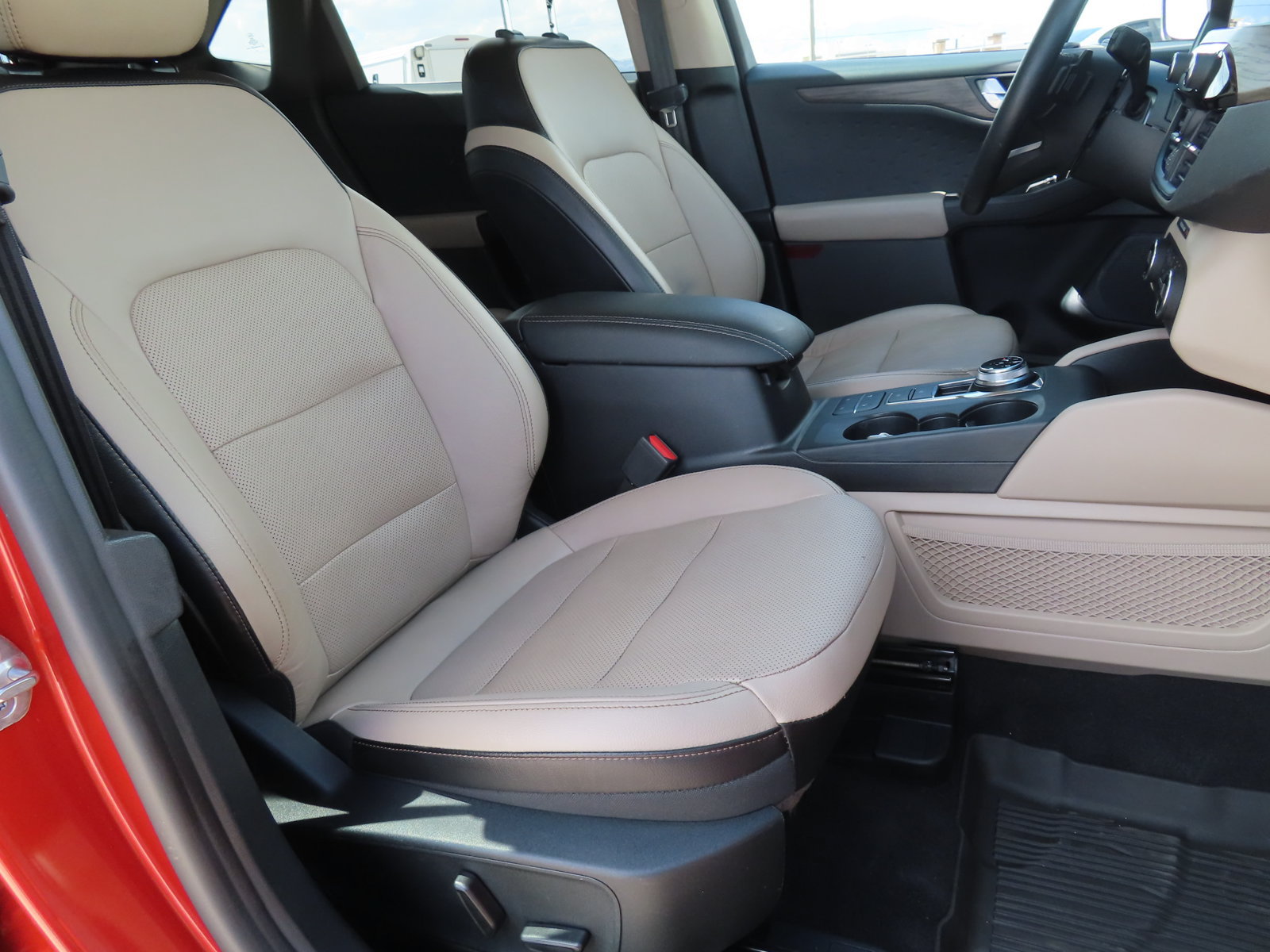Used 2020 Ford Escape Titanium AWD/4WD image 18