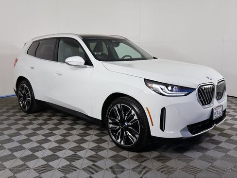 Used 2025 BMW X3 xDrive30i w/ Premium Package image 3