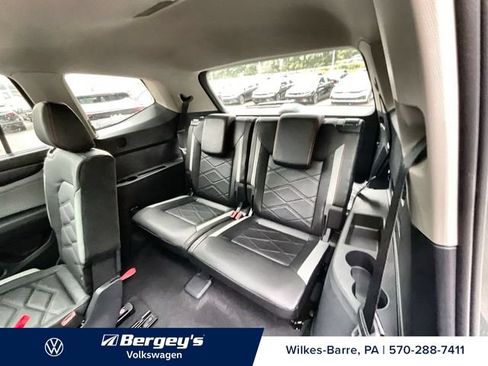 Used 2024 Volkswagen Atlas Peak Edition SEL AWD/4WD image 19