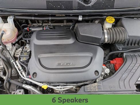 Used 2023 Chrysler Pacifica Touring-L FWD image 13