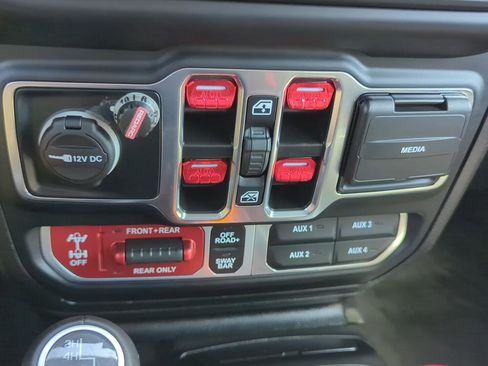 Used 2023 Jeep Gladiator Rubicon w/ LED Lighting Group AWD/4WD image 32