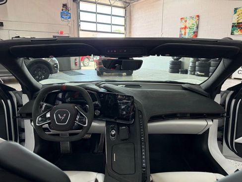 Used 2023 Chevrolet Corvette Stingray Premium Conv w/ Z51 Performance Package RWD image 18