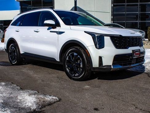 Used 2024 Kia Sorento S AWD/4WD image 3