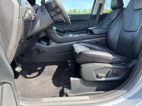 Used 2022 Ford Edge Titanium image 16