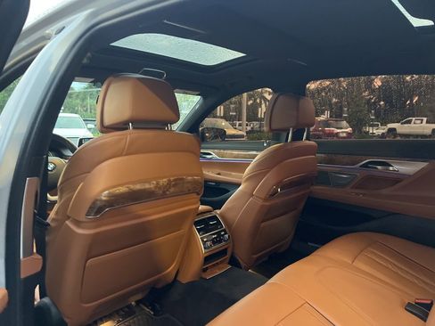 Used 2018 BMW 750i image 42