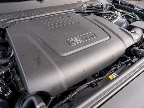 New 2025 Land Rover Discovery S image 24