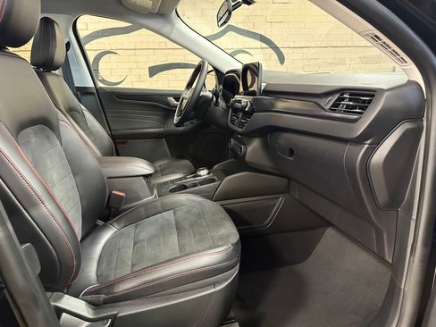 Used 2022 Ford Escape SEL w/ Technology Package AWD/4WD image 19