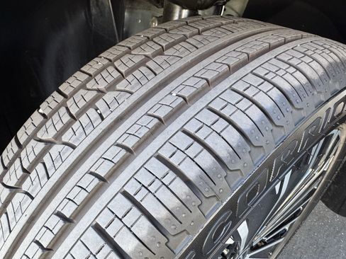 Certified 2025 Volkswagen Taos SE image 13