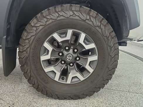 Used 2023 Toyota Tacoma TRD Off-Road w/ Advanced Technology Package AWD/4WD image 44