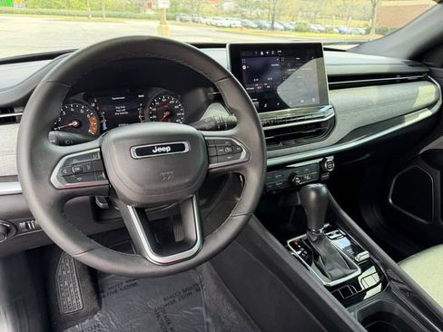 Used 2024 Jeep Compass Latitude AWD/4WD image 13