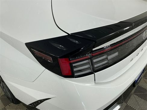 New 2025 Hyundai Sonata Limited image 17