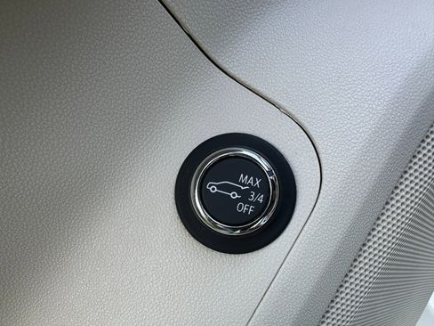 Used 2022 GMC Acadia Denali w/ Denali Technology Package image 11