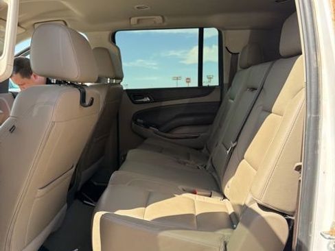 Used 2019 Chevrolet Suburban LT image 10