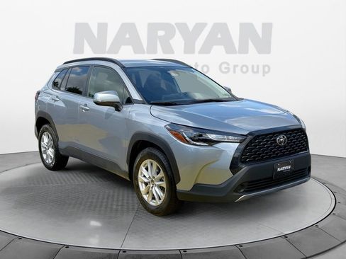 Used 2024 Toyota Corolla Cross LE image 2