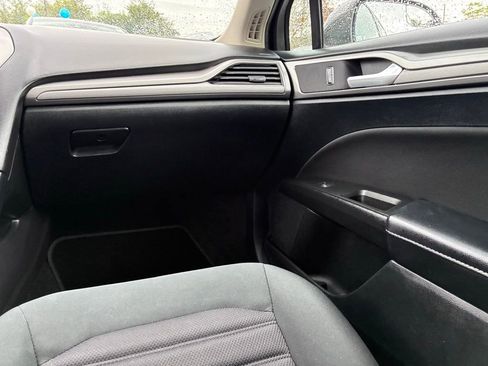 Used 2018 Ford Fusion SE w/ Fusion SE Technology Package FWD image 37